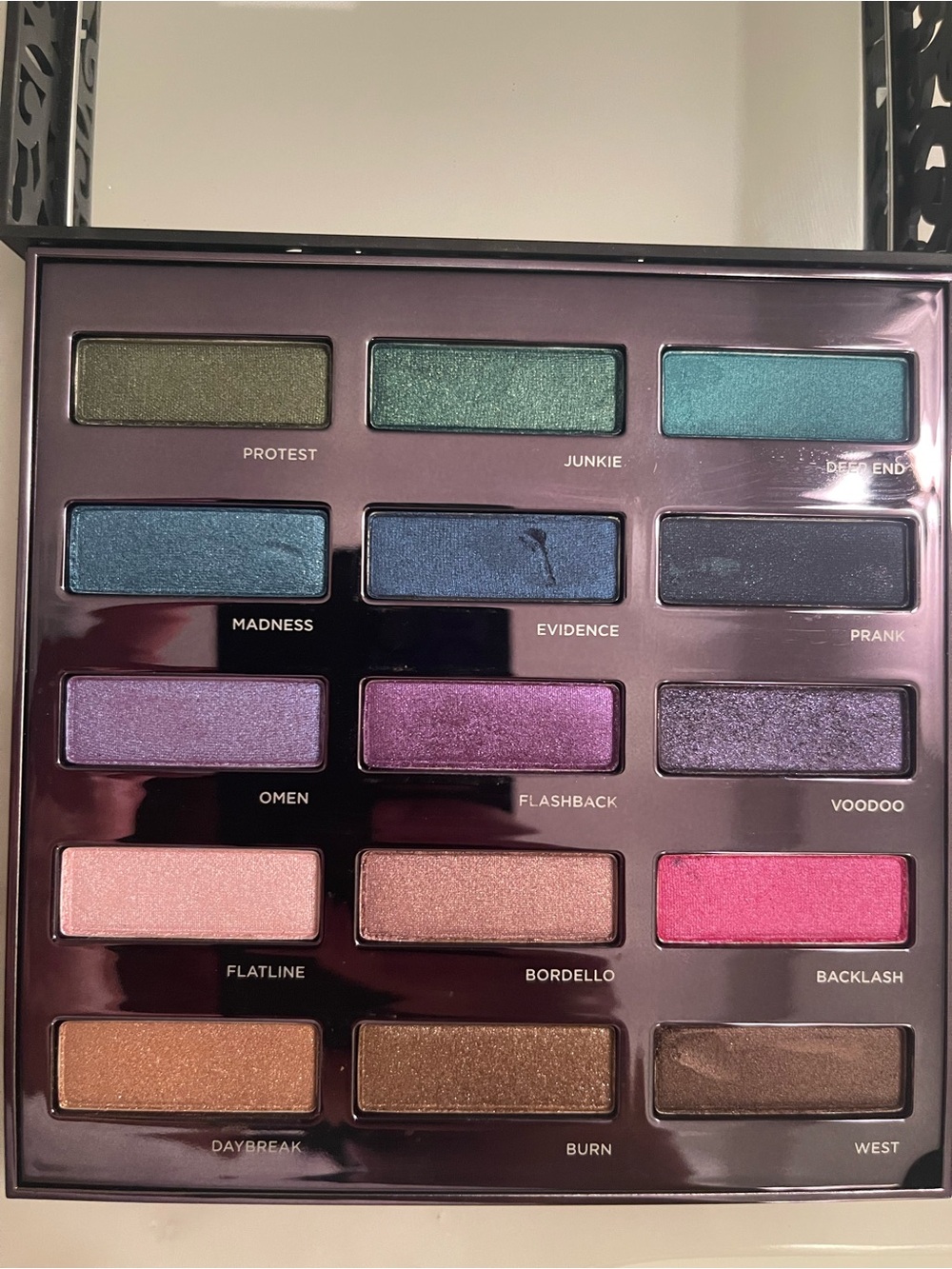 Urban Decay Urban Spectrum Palette, Never Used But Smudged From Case Cover - Picture 2 of 4